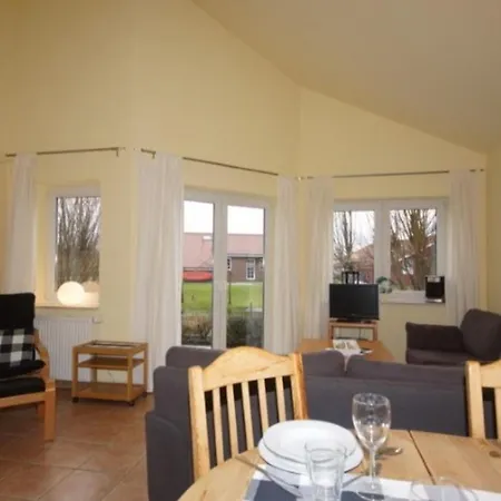 6 Personen Mit Privatem Bootsteg, Direkter Seelage, Kanu, Sauna Und Badewanne In *