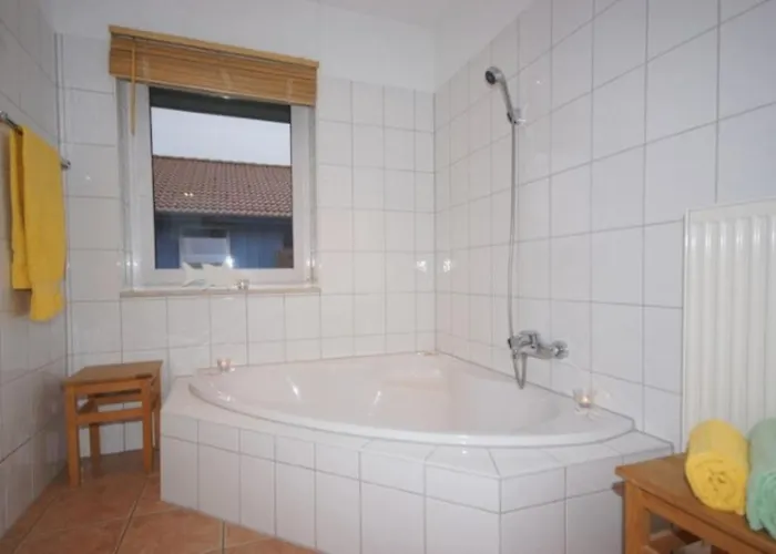 6 Personen Mit Privatem Bootsteg, Direkter Seelage, Kanu, Sauna Und Badewanne In * Otterndorf