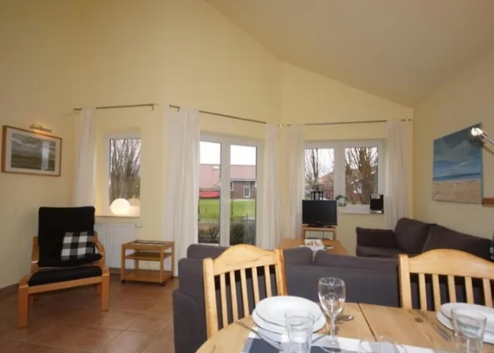 6 Personen Mit Privatem Bootsteg, Direkter Seelage, Kanu, Sauna Und Badewanne In *